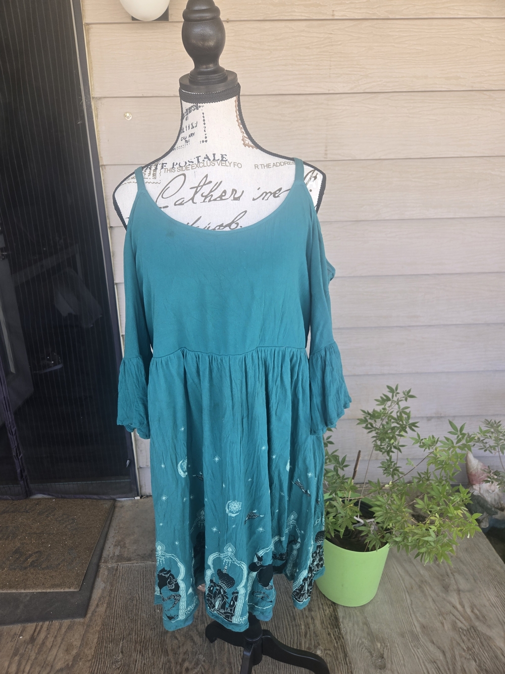 Hot Topic Disney Aladdin Cold Shoulder Teal Dress. Size 1XL